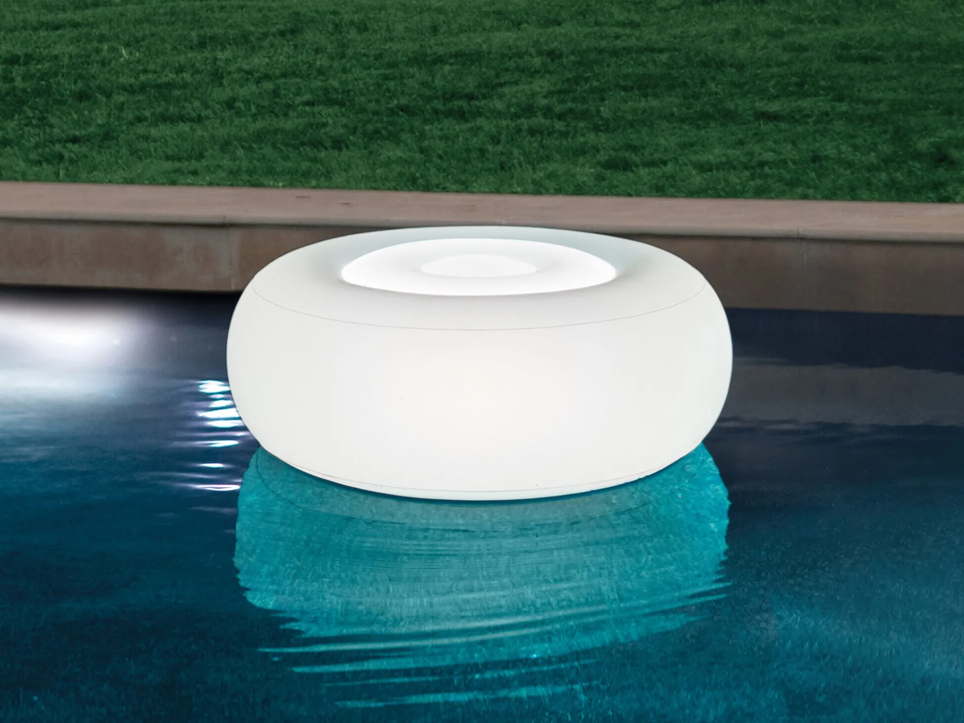 Aufblasbarer LED-Sitzsack - Intex
