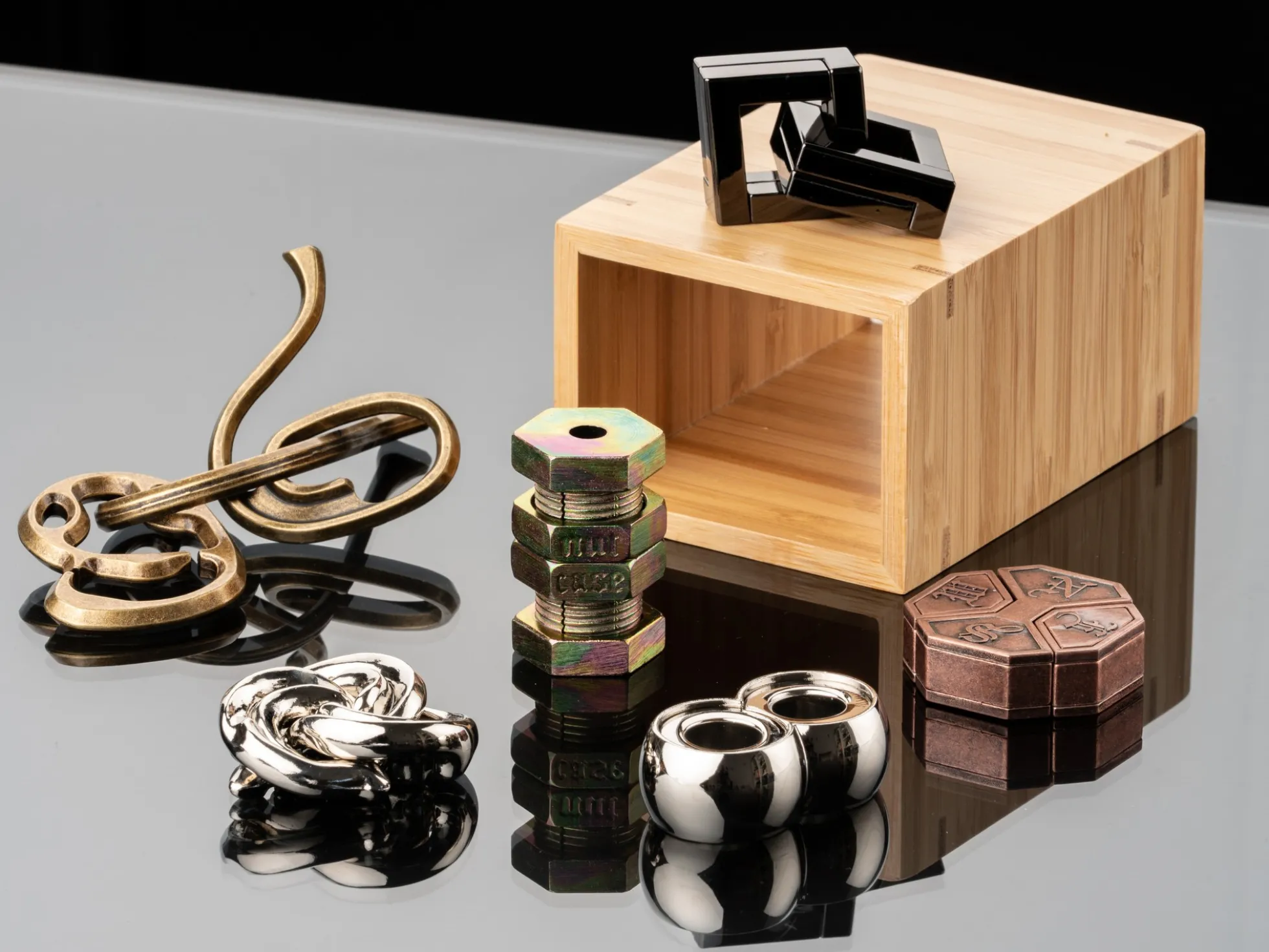 Hanayama Huzzle Puzzles Level 6