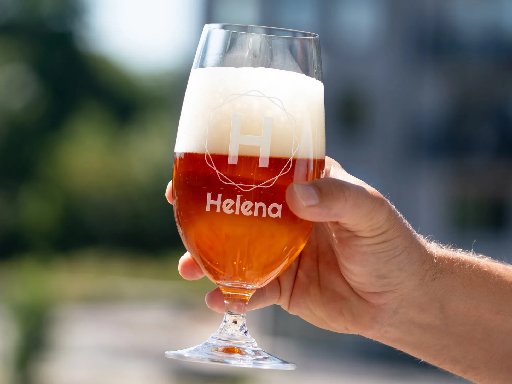 Persönliches Spiegelau Bierglas mit Gravur - Buchstabe, Name & Kranz