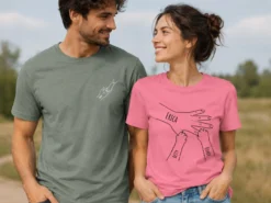 Premium T-Shirt mit eigenem Text – Pfote in Hand