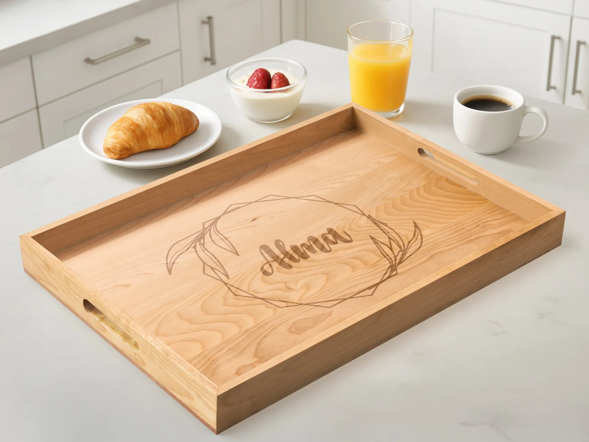 Serviertablett aus Holz mit Gravur