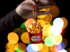 Weihnachtsbaumschmuck Chicken Nuggets